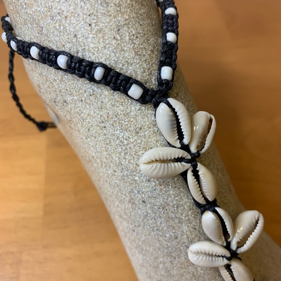 Handmade Cowrie Shell Macrame Anklet w/ Toe Ring – Black - Picture 4 of 6